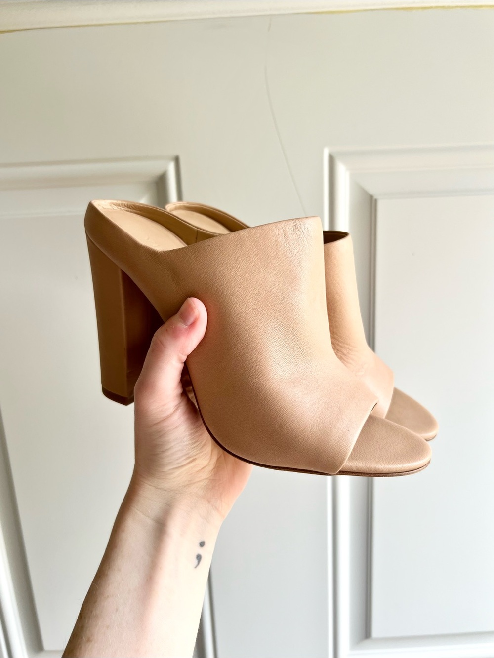 Vince Hanna Leather Block Heel Mules in Nude